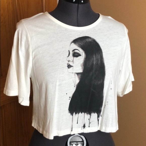 Kendall & Kylie Tops - NWT Kylie Jenner Portrait Cropped White T-shirt M